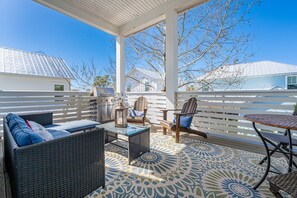 Outdoor dining - Private Porches ~ Open Living Area ~ Community Pool (Inlet Beach)