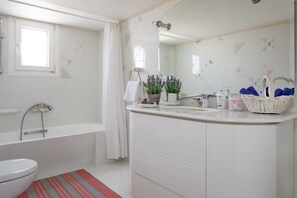 Apartment | Bathroom | Rainfall showerhead, hair dryer, towels, soap - Sunset Home with sea view (Chania)