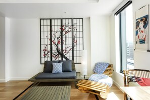 Smart TV, fireplace