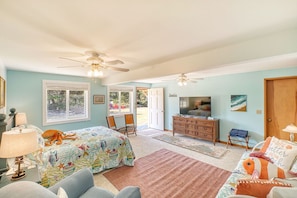 4 bedrooms, iron/ironing board, travel cot, free WiFi - Steps to beach, Ping Pong, XBox, Foosball, WiFi, Private Deck (SandCastle) (Ocean Park)