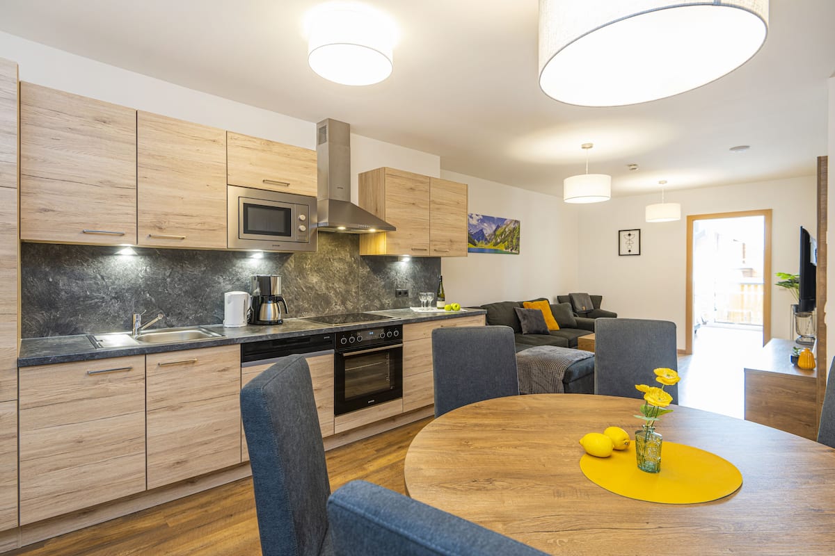 Standard Zweizimmer Apartment AD2 | Coin séjour | Télévision à écran plat, chauffage par le sol