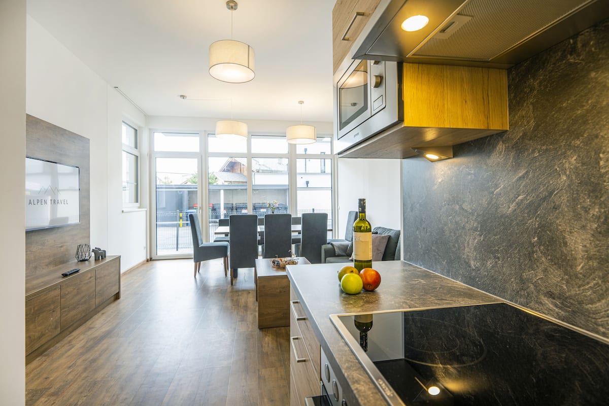 Plus Zweizimmer Apartment flex AD2F+ | Privékeuken | Een kinderstoel