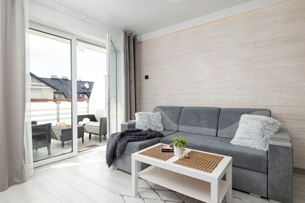 Căn hộ, 1 phòng ngủ, ban công | Phòng khách | TV màn hình phẳng 40-inch có truyền hình cáp, TV