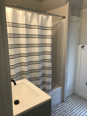 Combined shower/tub, hair dryer, towels, soap - Geele Ave Rental for Ryder Cup (Sheboygan)