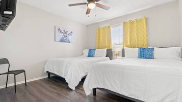 1 bedroom, desk, iron/ironing board, WiFi