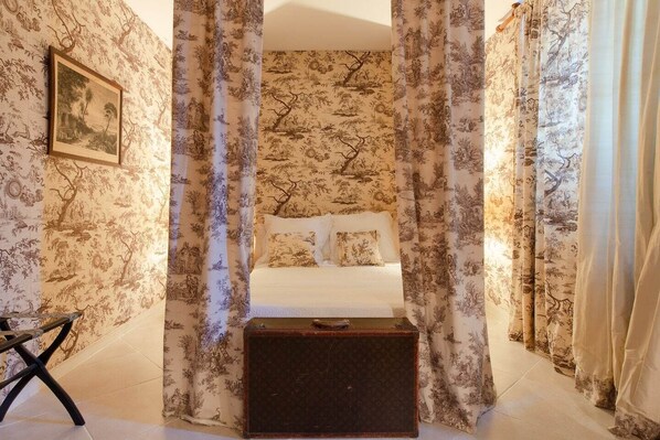 4 bedrooms, iron/ironing board, travel crib, free WiFi