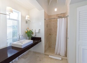 Shower, hair dryer, towels, soap - Ocean Views (St Croix)