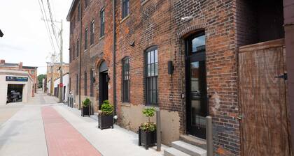 Pickle Factory Hotel—8BR Full Hotel w/Free Parking