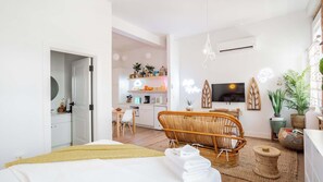 8 habitaciones, tabla de planchar con plancha, wifi y ropa de cama 