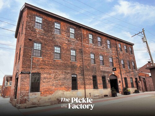 Pickle Factory Hotel—8BR Full Hotel w/Free Parking