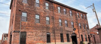 Pickle Factory Hotel—8BR Full Hotel w/Free Parking