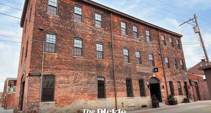 Pickle Factory Hotel—8BR Full Hotel w/Free Parking