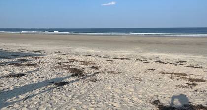 One Minute Walk To The Beach!