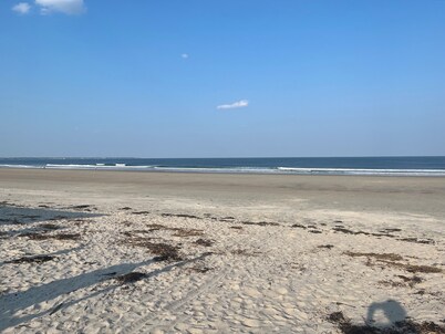 One Minute Walk To The Beach! 
