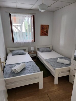 2 bedrooms, WiFi, bed sheets