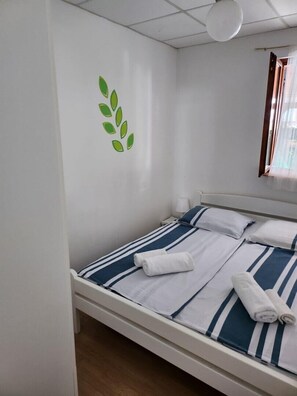 2 bedrooms, WiFi, bed sheets