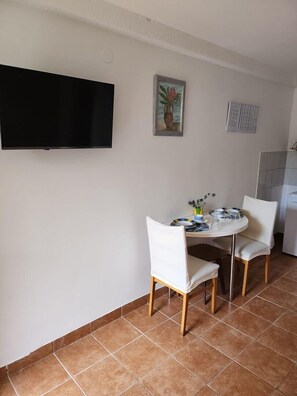 Dining - Apartment Pape Studio no. 1 *** with terrace (Malinska)