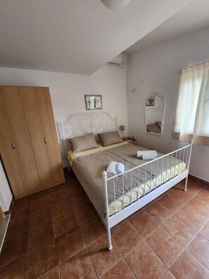 1 bedroom, WiFi, bed sheets