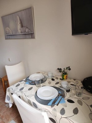 Dining - Apartment Pape Studio no. 2 *** with terrace (Malinska)