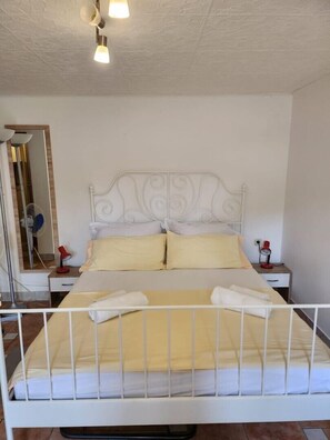 1 bedroom, WiFi, bed sheets
