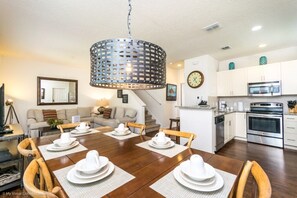 Townhome - 4 sovrum | Eget kök | Kylskåp, ugn, spishäll och kaffe- och tebryggare