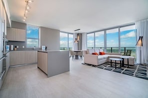 Private kitchen - Hyde Beach House Luxury Condo-resort 2 Bedroom Condo by RedAwning (Hollywood)