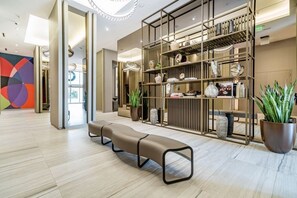 Interior - Hyde Beach House Luxury Condo-resort 2 Bedroom Condo by RedAwning (Hollywood)