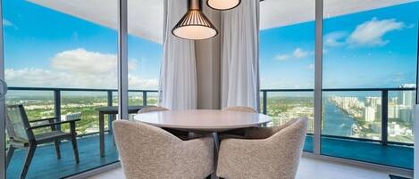 Condo, 2 Bedrooms | Dining