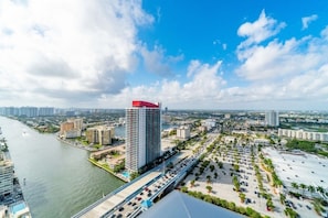 A high-rise building with a red roof, a river, and a bridge. - Hyde Beach House Luxury Condo-resort 2 Bedroom Condo by RedAwning (Hollywood)