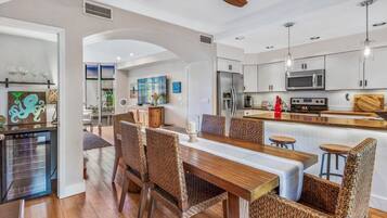 Condo, 3 Bedrooms | Private kitchen | Fridge, oven, coffee/tea maker, toaster