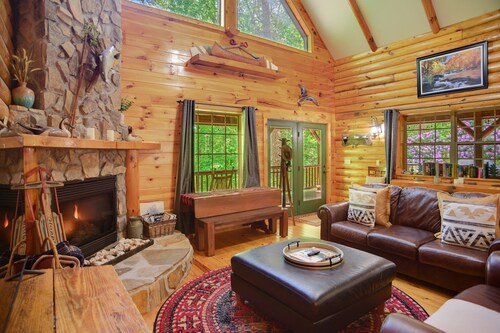 Tree Top Lodge - Gorgeous Lake Cabin With Hot Tub & Magnificent Views Of Forests And Mountains! 3 Bedroom Cabin by Redawning