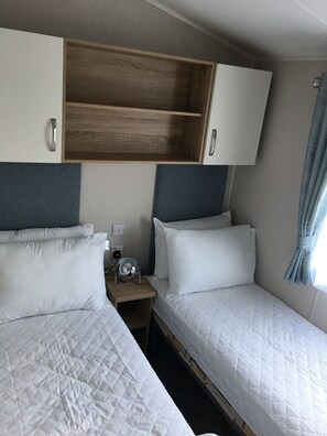 3 habitaciones y tabla de planchar con plancha 