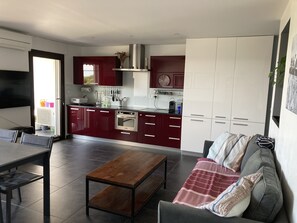 Een smart-tv en een kantoor