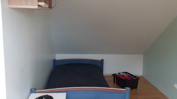 4 bedrooms, iron/ironing board, WiFi