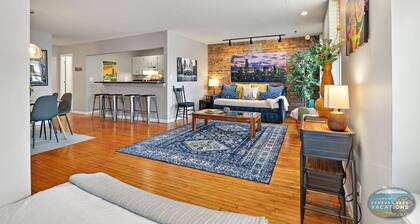 Downtown Lake Geneva Chicago Suite Walk to Beach Dining Shops Parking