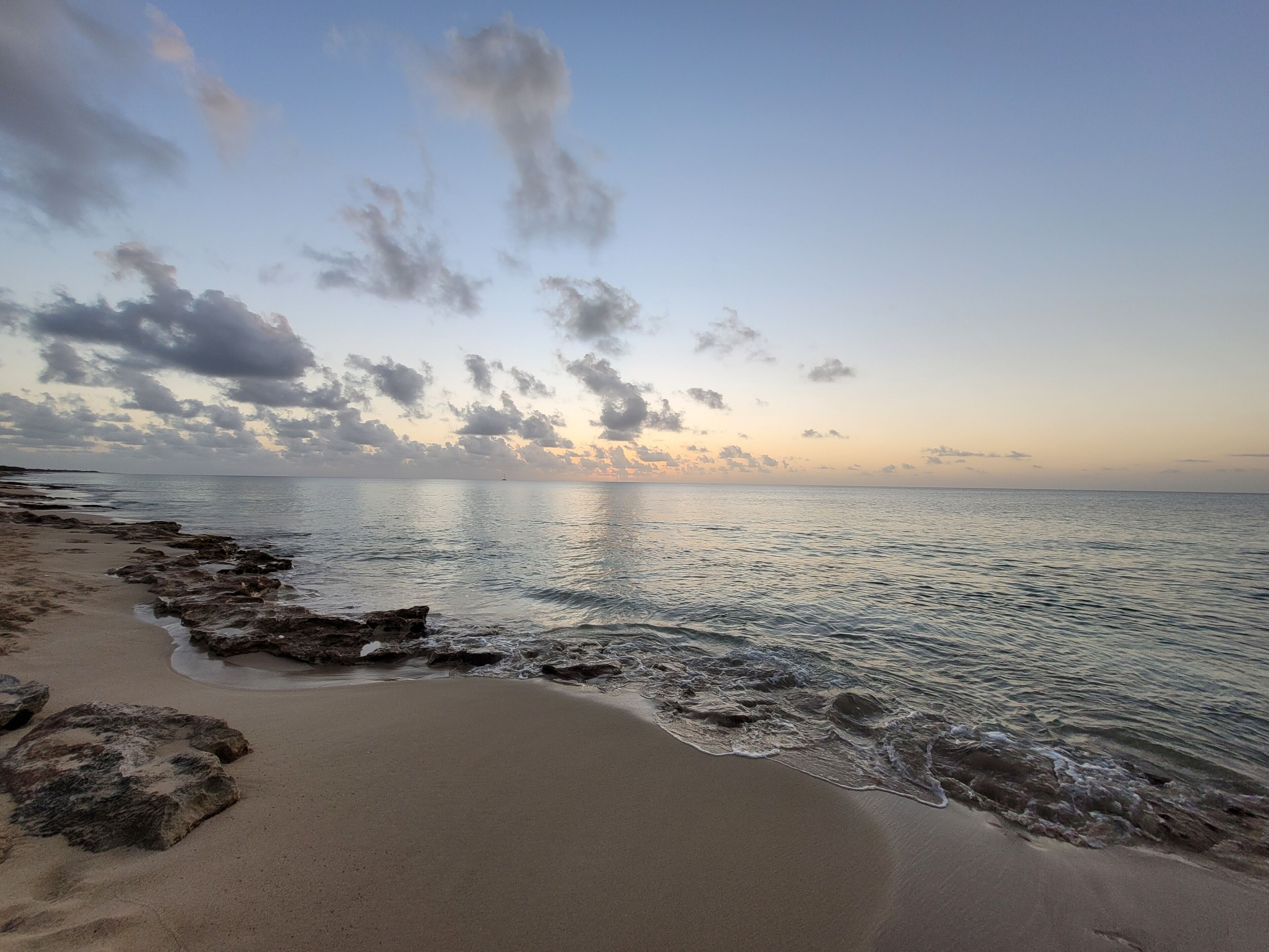 Aurinkotuoleja, rantapyyhkeitä