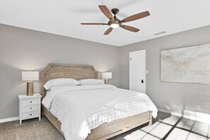 Desk, iron/ironing board, free WiFi, bed sheets - Spacious Retreat Near I-10 + Porch | Sleeps 10 (Daphne)