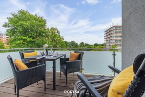 Outdoor dining - Baltic Sea oasis - balcony, bathroom with shower, close to the beach, high quality (Damp)