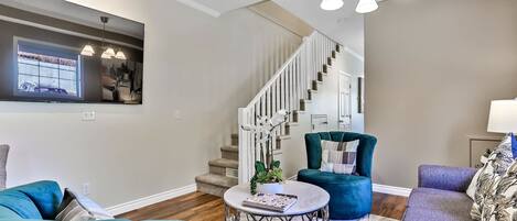 تلفزيون، برامج وأفلام نتفليكس، كُتُب، مكبرات الصوت الذكية