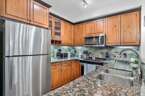 雪櫃、微波爐、焗爐、爐具