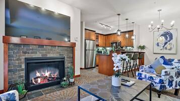 Televisión, chimenea, estéreo, oficina