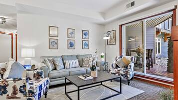 TV, lareira, aparelho de som, escritórios