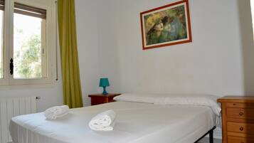 3 dormitorios, tabla de planchar con plancha, Internet y ropa de cama