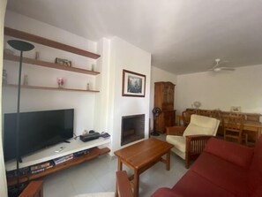 TV - R121 Apartamento Alorda Park (Calafell)