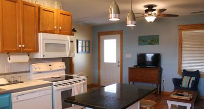 Cute cottage within walking distance to historic downtown Beaufort, NC.