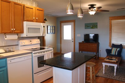 Cute cottage within walking distance to historic downtown Beaufort, NC.