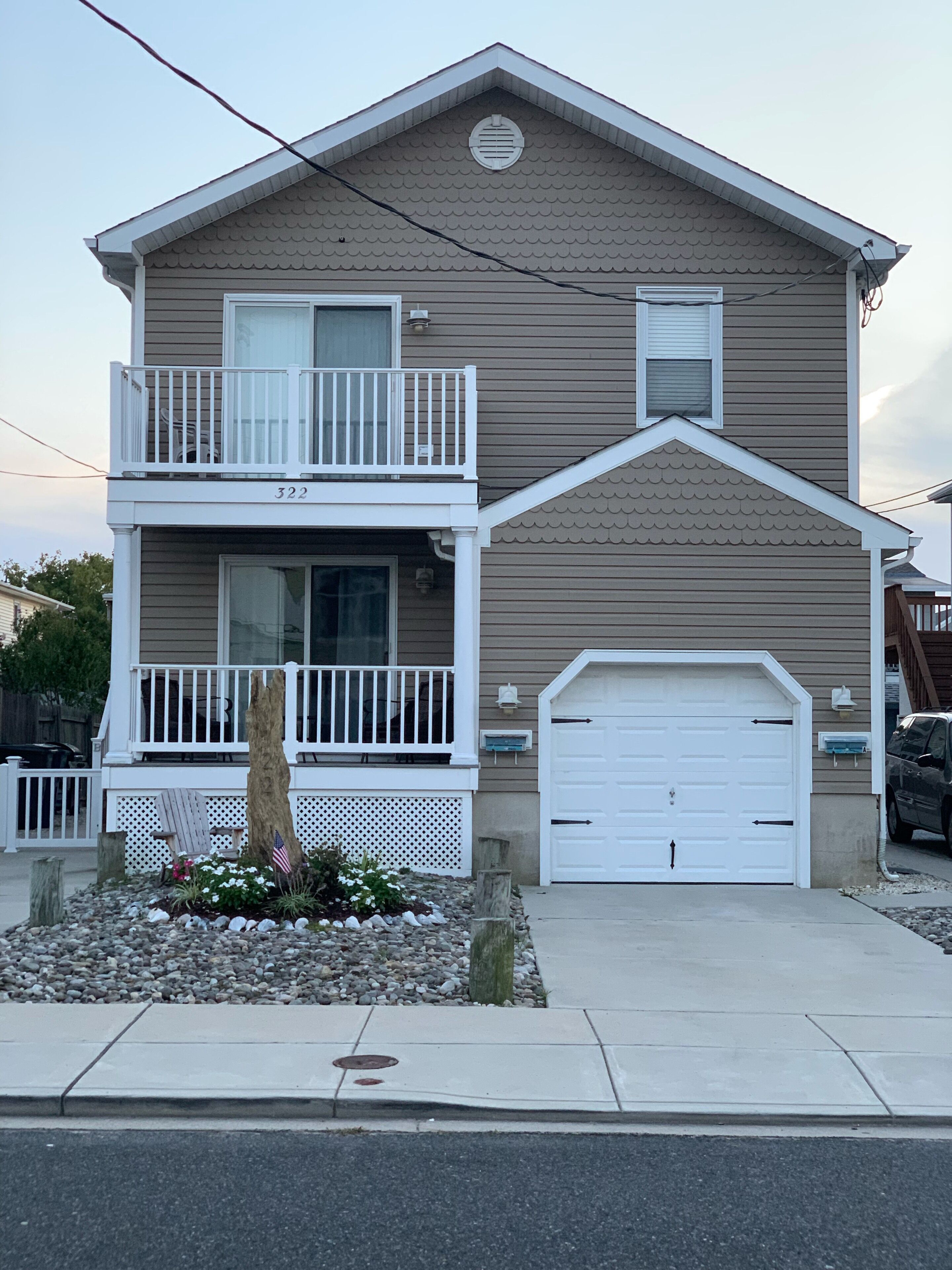 Immaculate Beach Block Condo Private Yard & Garage  - Aug weeks available