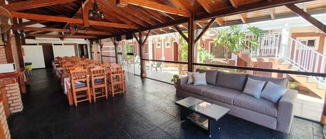 24-inch LED TV with cable channels, TV