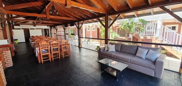 24-英寸LED 电视 （配备有线频道）、电视