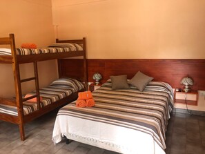 Classic Quadruple Room | In-room safe, blackout curtains, free WiFi, bed sheets - Hotel AATRAC Iguazú (Puerto Iguazú)